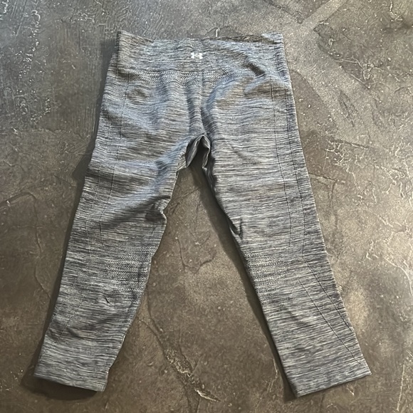 Under Armour heat gear compression leggings in size large. - Picture 2 of 3